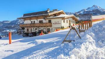 Fachada de la propiedad