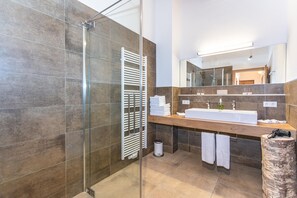 Deluxe Condo, 2 Bedrooms, Balcony | Bathroom | Towels - Beim Naglbauer (Piesendorf)