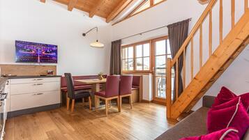 Deluxe-Apartment, 2 Schlafzimmer, Balkon | Schallisolierte Zimmer, kostenloses WLAN, Bettwäsche