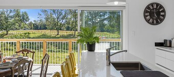 The Whitehouse - Lepperton Holiday Home