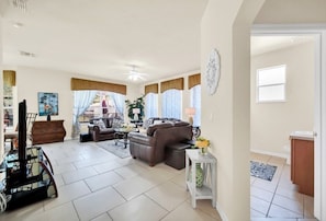 Villa, 5 Bedrooms | Living area
