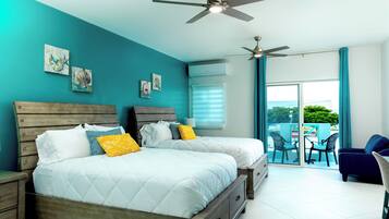 Habitación individual Deluxe, 2 camas matrimoniales, balcón | Artículos del minibar gratis y caja de seguridad en la habitación