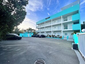 Free self parking - The Suites at Mr Grouper (Providenciales)