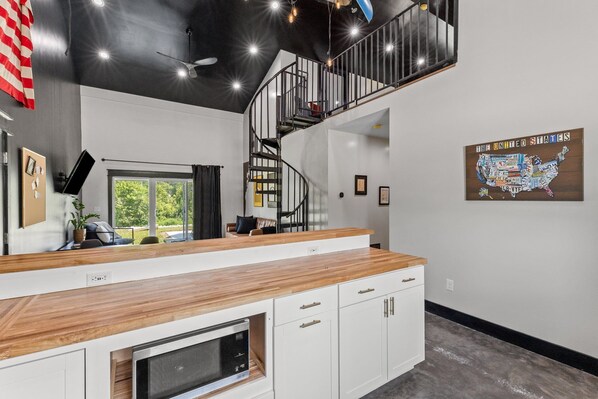 Interior - New Barndo/Private Access Red River/Kayak/Fishing (Stanton)