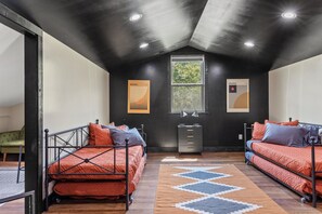 Interior - New Barndo/Private Access Red River/Kayak/Fishing (Stanton)