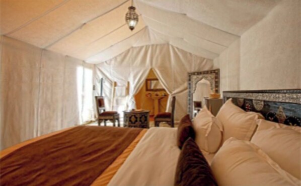 6 bedrooms, bed sheets