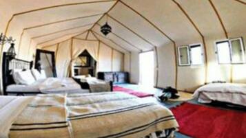 6 bedrooms, bed sheets