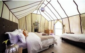 6 bedrooms, bed sheets