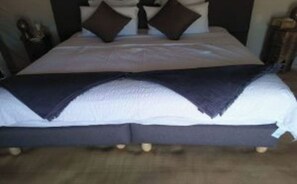 6 bedrooms, bed sheets