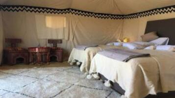 6 bedrooms, bed sheets