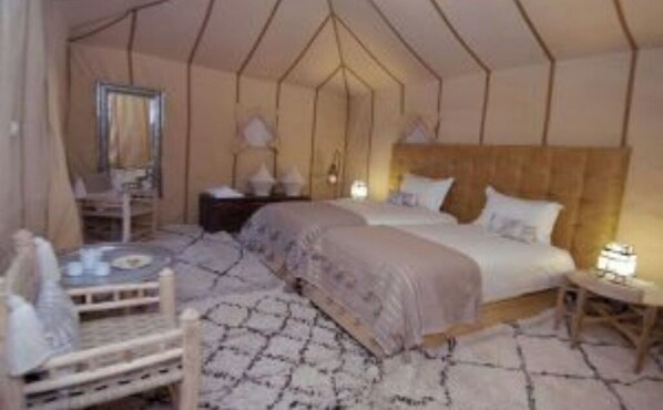 6 bedrooms, bed sheets