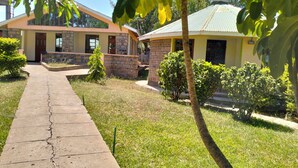 Front of property - Bimoss Beach Resort & Campsite (Mbita)
