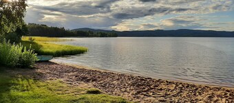Vacation home with lake view, log cabin sauna and jacuzzi