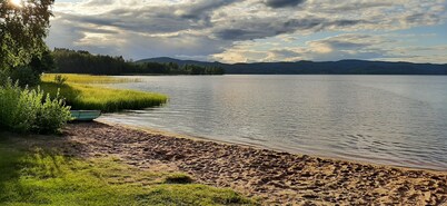 Vacation home with lake view, log cabin sauna and jacuzzi