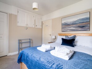2 bedrooms, iron/ironing board, travel cot, free WiFi