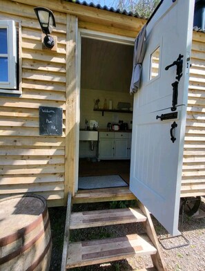 Exterior detail - Plum Hut, romantic shepherd hut retreat with log burner, hot tub, pet friendly! (Paignton)