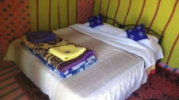 7 bedrooms, bed sheets
