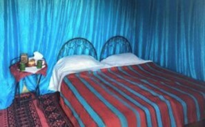 7 bedrooms, bed sheets