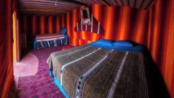 7 bedrooms, bed sheets
