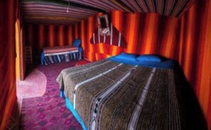 7 bedrooms, bed sheets