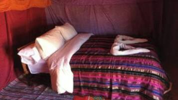 7 bedrooms, bed sheets