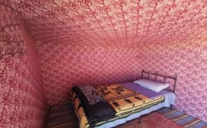7 bedrooms, bed sheets
