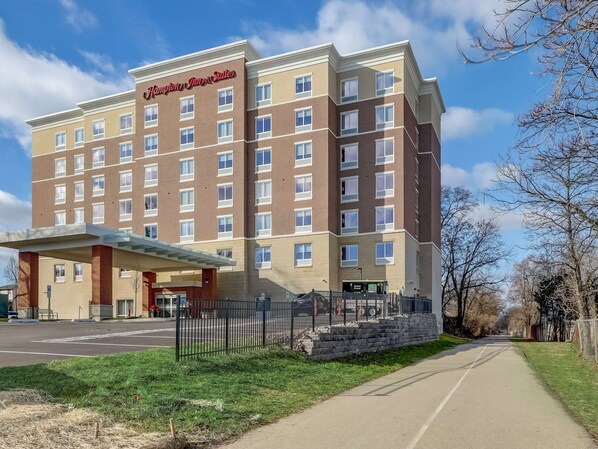 Exterior - Hampton Inn & Suites Cincinnati Midtown Rookwood (Cincinnati)