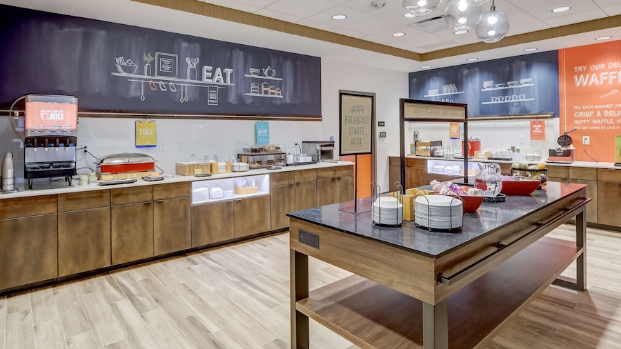 Hampton Inn & Suites Cincinnati Midtown Rookwood