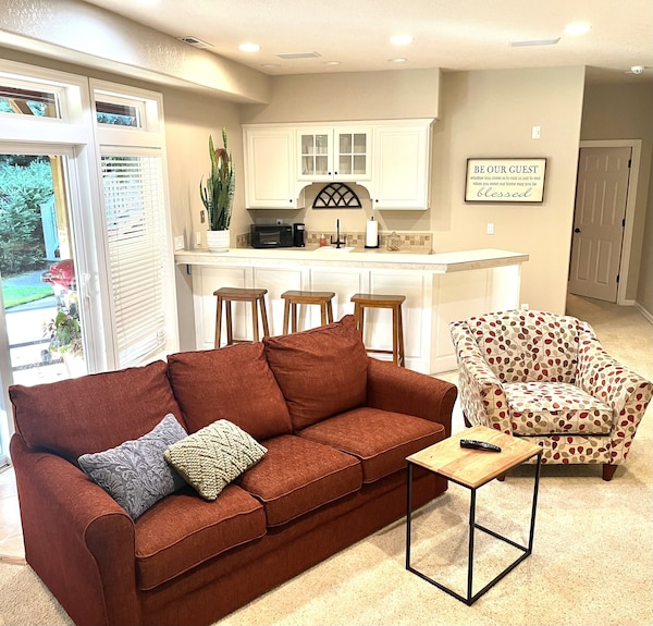 The Cellar @Lively Farm A Family Friendly Hobby Farm Stay - Newberg, OR