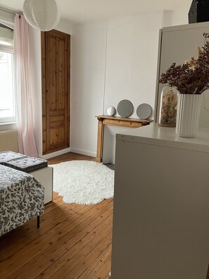 3 Schlafzimmer, Schreibtisch, kostenloses WLAN, Bettwäsche