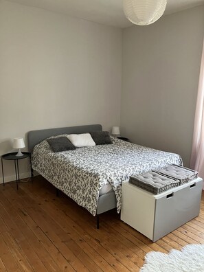 3 chambres, bureau, accès au Wi-Fi (inclus), literie fournie