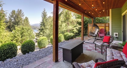 Modern Bellingham Retreat Near Galbraith Mountain!