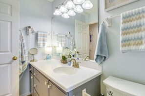Hair dryer, towels - Sunset Beach Condo: Ideal Golfing Getaway! (Sunset Beach)