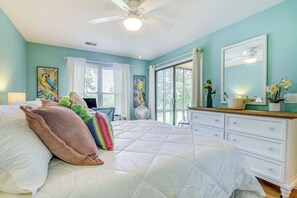 2 bedrooms, desk, iron/ironing board, WiFi - Sunset Beach Condo: Ideal Golfing Getaway! (Sunset Beach)