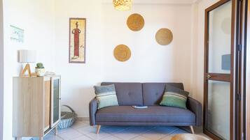 Deluxe Apartment, 2 Bedrooms, Terrace, Sea View | Living area