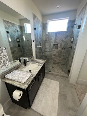 Shower, hair dryer, towels, soap - POSSUM KINGDOM LODGE: AMAZING LUXURY HOME --- HELL' S GATE (Strawn)