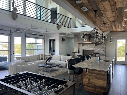 POSSUM KINGDOM LODGE: AMAZING LUXURY HOME --- HELL' S GATE