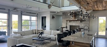 POSSUM KINGDOM LODGE: AMAZING LUXURY HOME --- HELL' S GATE