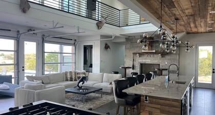 POSSUM KINGDOM LODGE: AMAZING LUXURY HOME --- HELL' S GATE