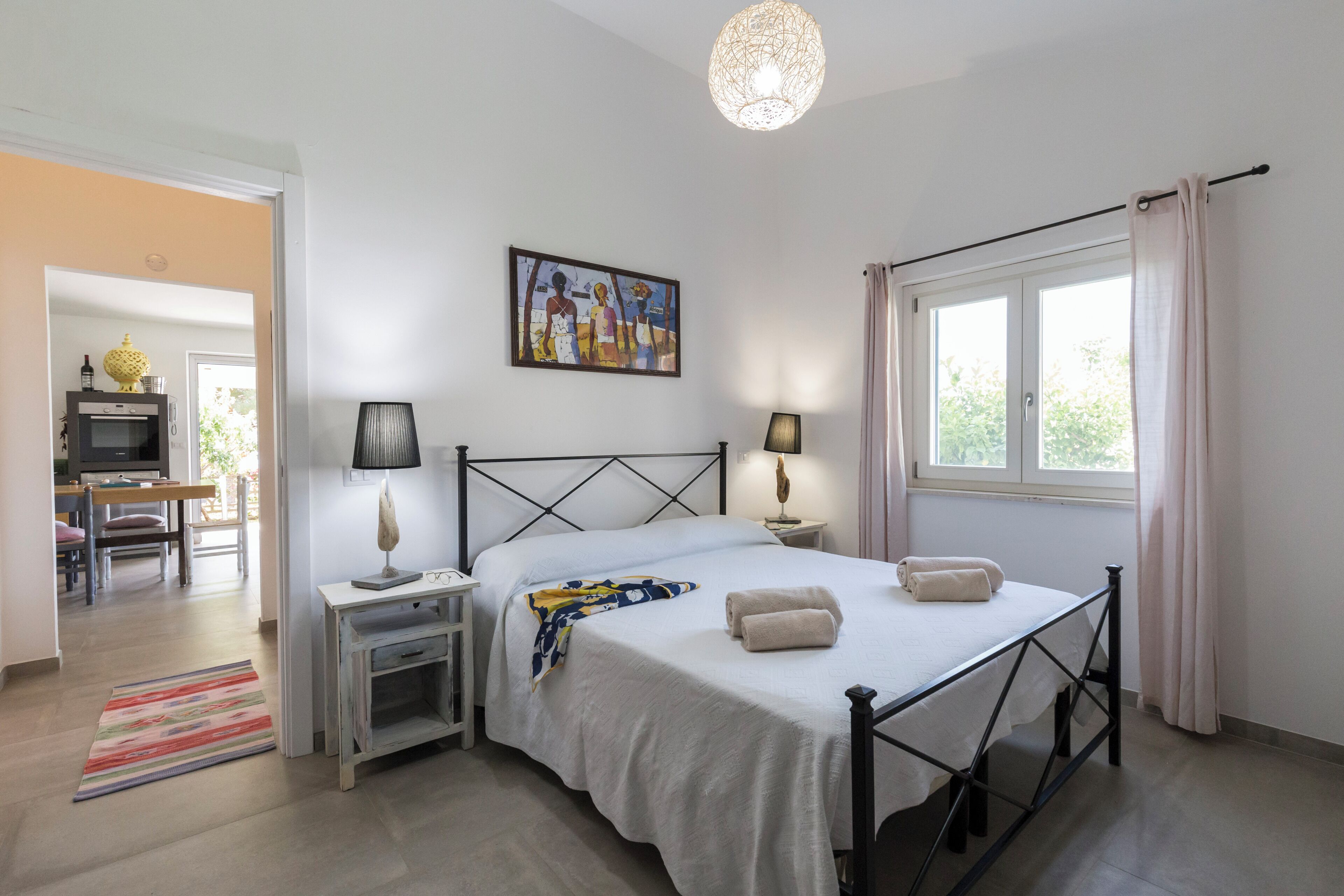 Decoración personalizada, muebles diferentes, cunas y wifi gratis 