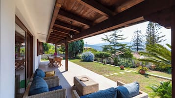 Familienvilla, 3 Schlafzimmer, eigener Pool, Meerblick | Terrasse/Patio