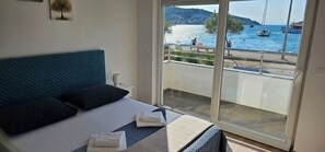 3 bedrooms, iron/ironing board, free WiFi, bed sheets - Beachfront Beauty, Premium (Vinišce)