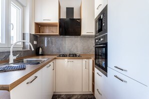Mikrovågsugn, ugn, spishäll och diskmaskin