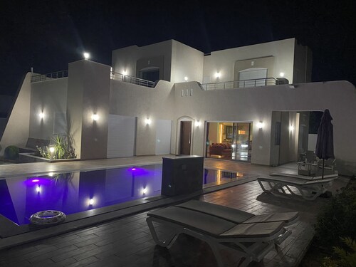 Villa de Grand Standing Avec Piscine, Pour vos Vacances ensoleillées 