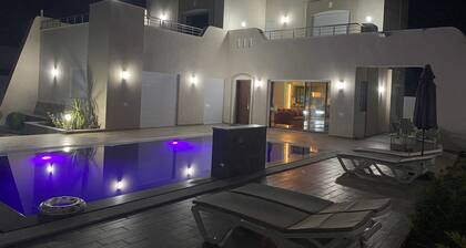 Villa de Grand Standing Avec Piscine, Pour vos Vacances ensoleillées