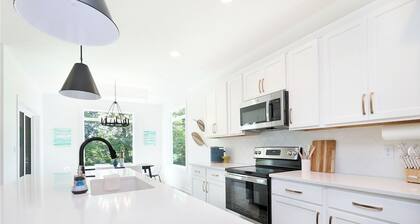 The Cove Vacation Home - Contemporary Ranch Near Saylorville Lake in Polk City!