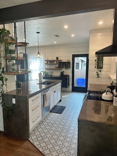 Remodeled home, close to Magnolia, Cameron Park, downtown Waco/Baylor University