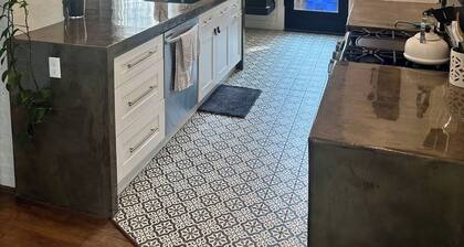 Remodeled home, close to Magnolia, Cameron Park, downtown Waco/Baylor University