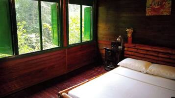 3 Schlafzimmer, Schreibtisch, Bügeleisen/Bügelbrett