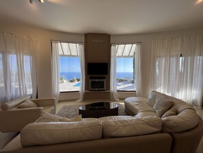 Smart TV, fireplace, printers - Matteo Villa Limassol Cyprus (Limassol)